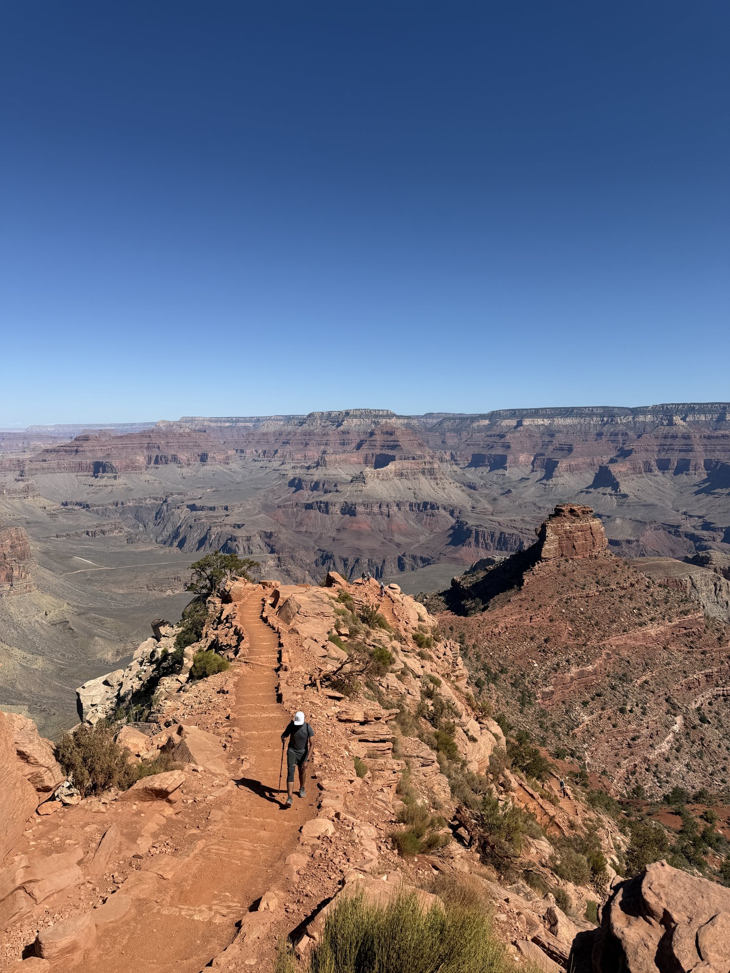 A trail descending below the rim of the Grand Canyon on the South Kaibab Trail